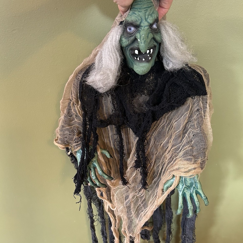 Outdoor Witch Groundbreaker Decoration Not Animated